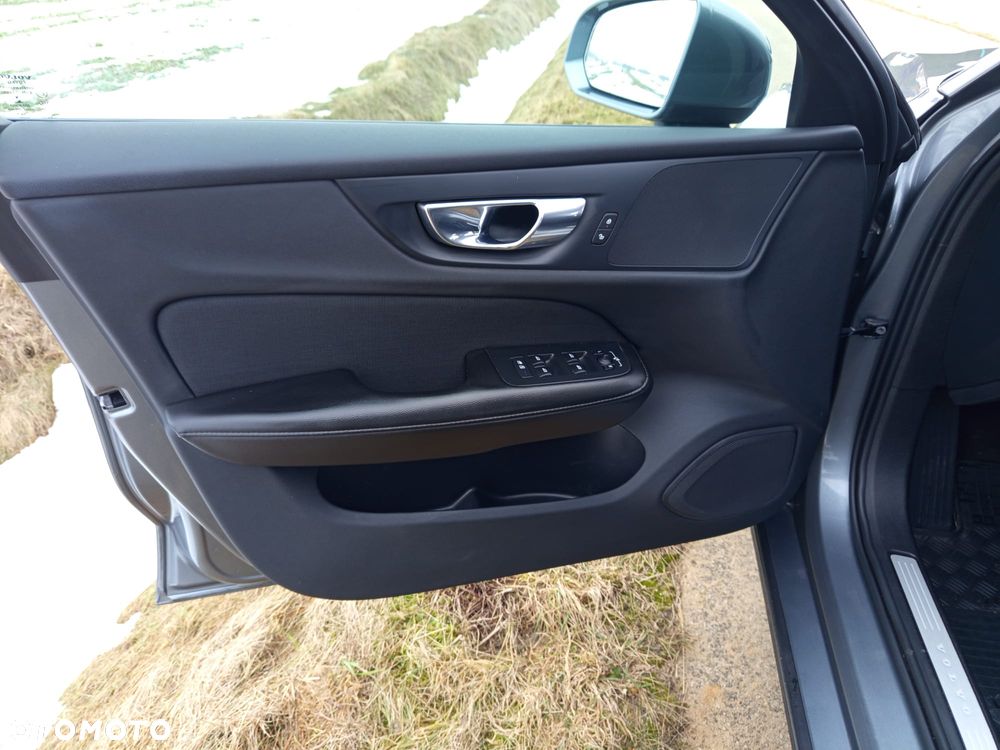 Volvo V60 T6 AWD Twin Engine Geartronic Momentum Pro - 18