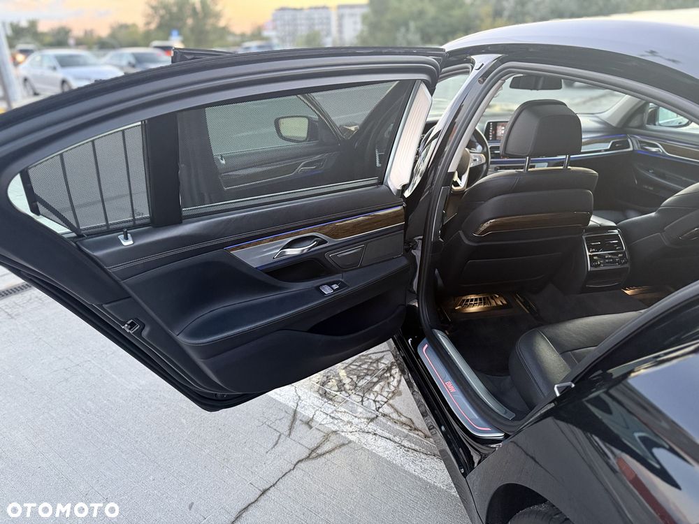 BMW Seria 7 740Li xDrive - 29