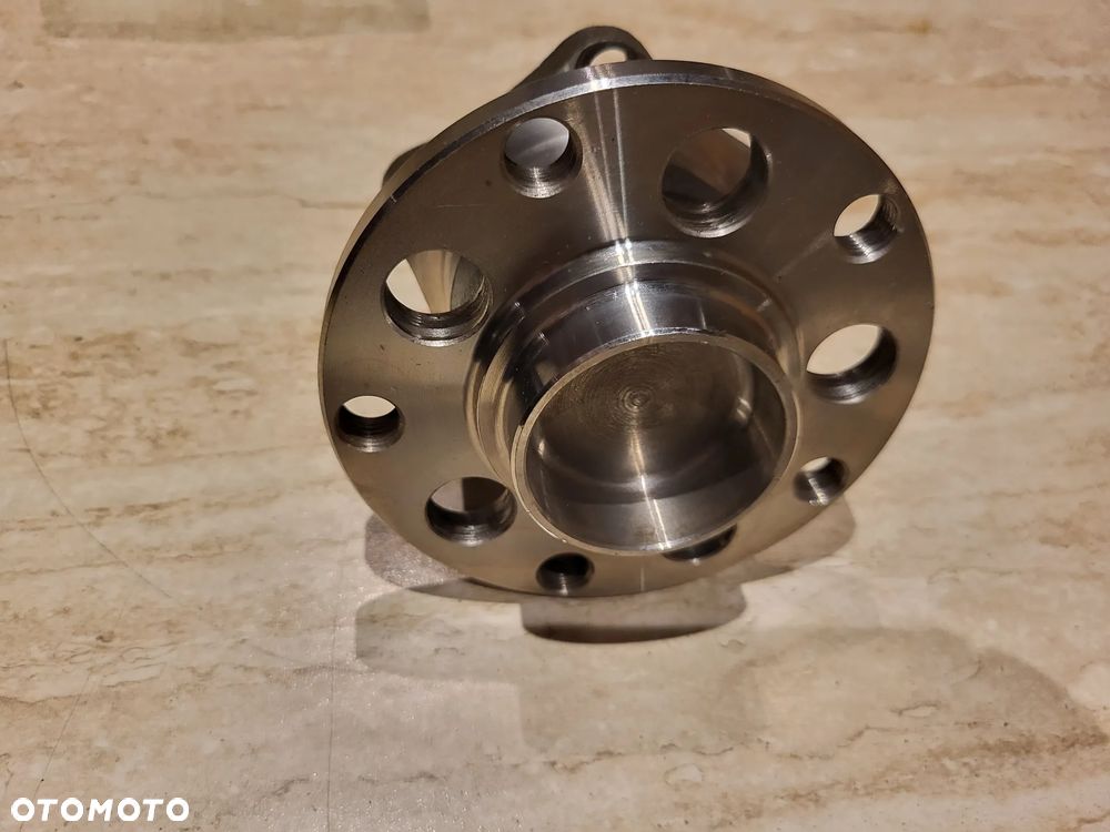 ŁOŻYSKO KOŁA TYŁ AUDI A6 C4, A6 C5; SKODA SUPERB I; VW PASSAT B5, PASSAT B5.5, SANTANA 1.6-3.0 02.93-03.08 OD NR. CH.3BV000001 (z piastą) - 2