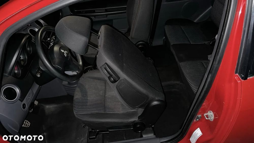 Mitsubishi Colt 1.1 - 31