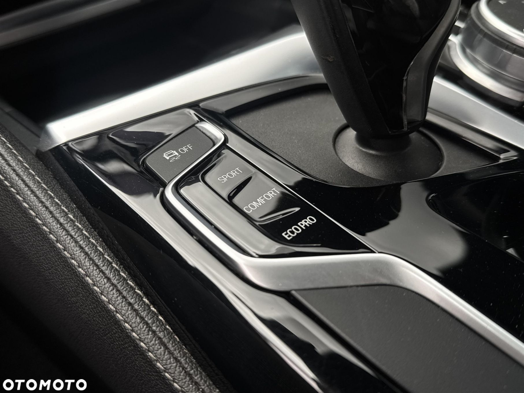 BMW Seria 5 520d xDrive - 23