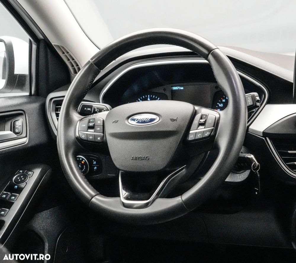 Ford Focus 1.0 EcoBoost 6MT MHEV Titanium - 16