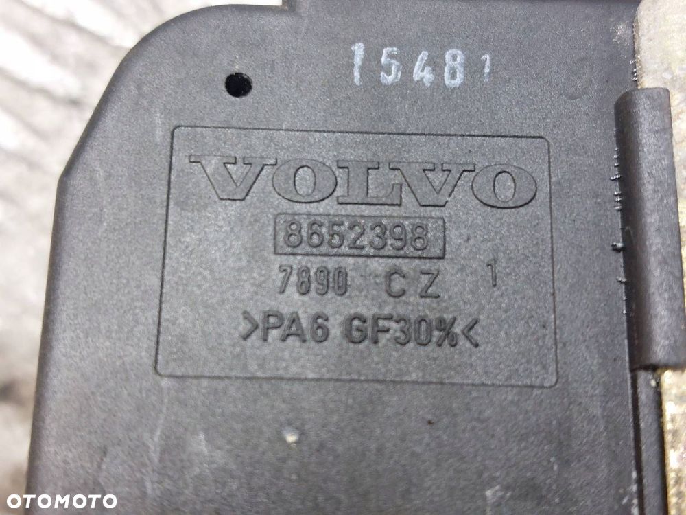 ZAMEK KLAPY BAGAŻNIKA VOLVO S60 I 8652398 - 2