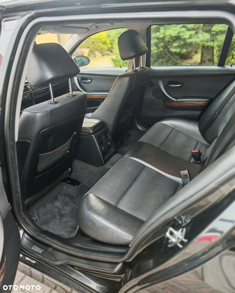 BMW Seria 3 320i - 10