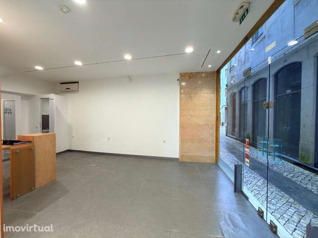 Loja Comercial com Grande Montra na Baixa de Coimbra - Grande imagem: 4/10