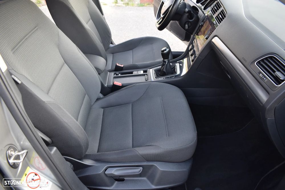 VW Golf Variant 1.6 TDi Confortline - 23