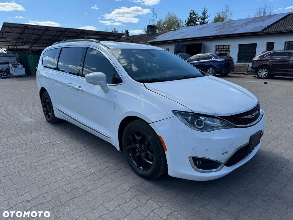 Chrysler Pacifica - 7