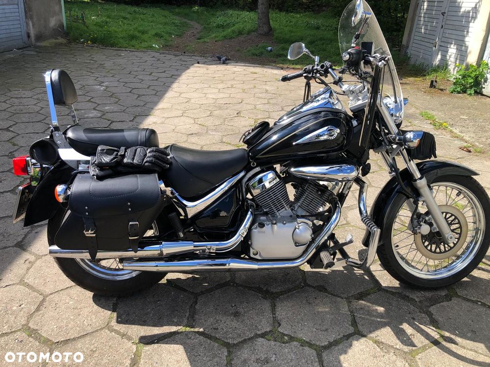 Suzuki Intruder - 1
