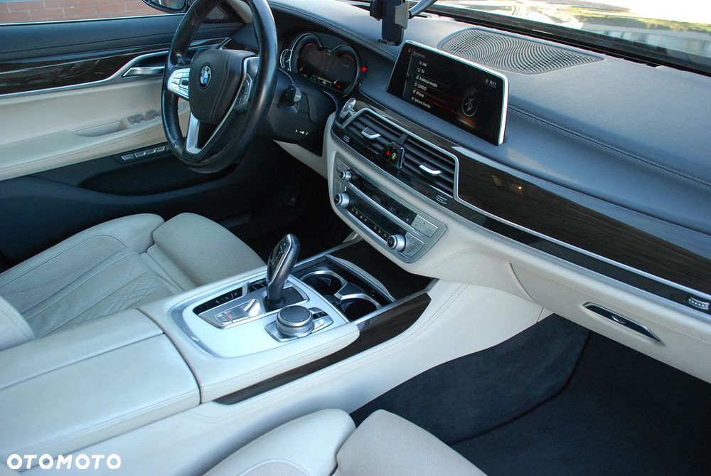 BMW Seria 7 740d xDrive - 17