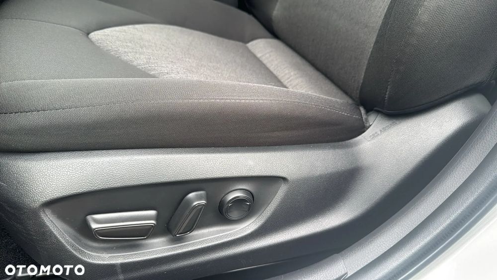 Toyota Camry 2.5 Hybrid Comfort CVT - 8