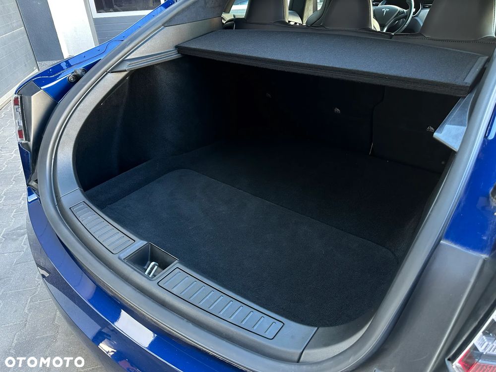 Tesla Model S - 11