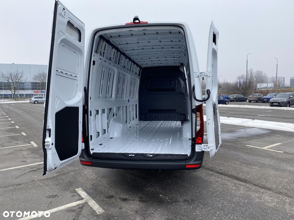 Mercedes-Benz Sprinter - 20