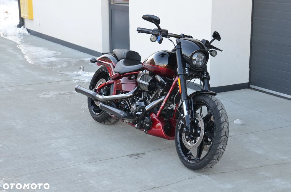 Harley-Davidson Softail Breakout - 27