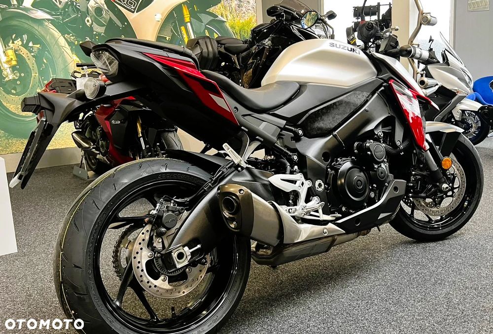 Suzuki GSX - 3