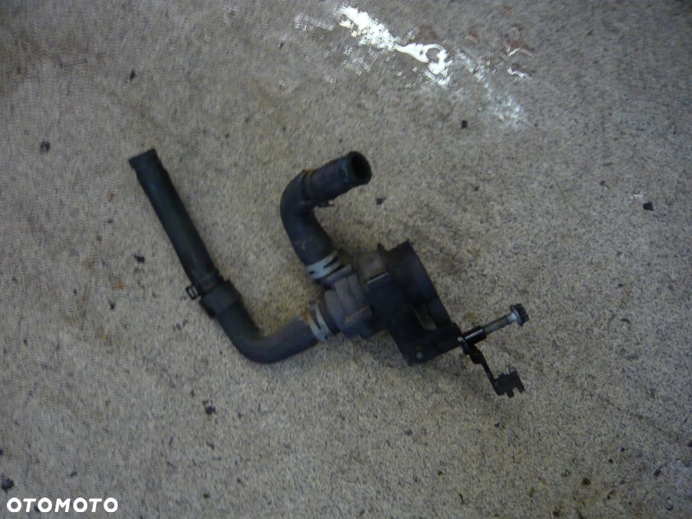 dodatkowa pompa wody 1k0121093ad volkswagen touran - 1