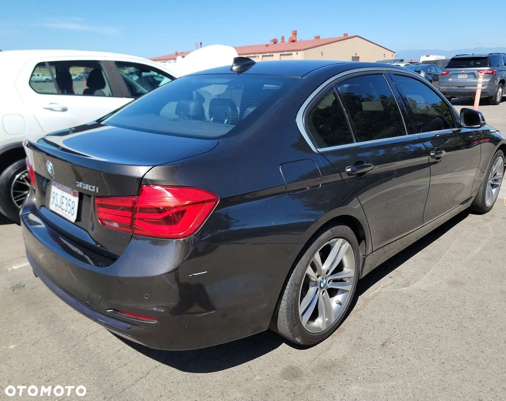 BMW Seria 3 330i Edition Luxury Line Purity - 4