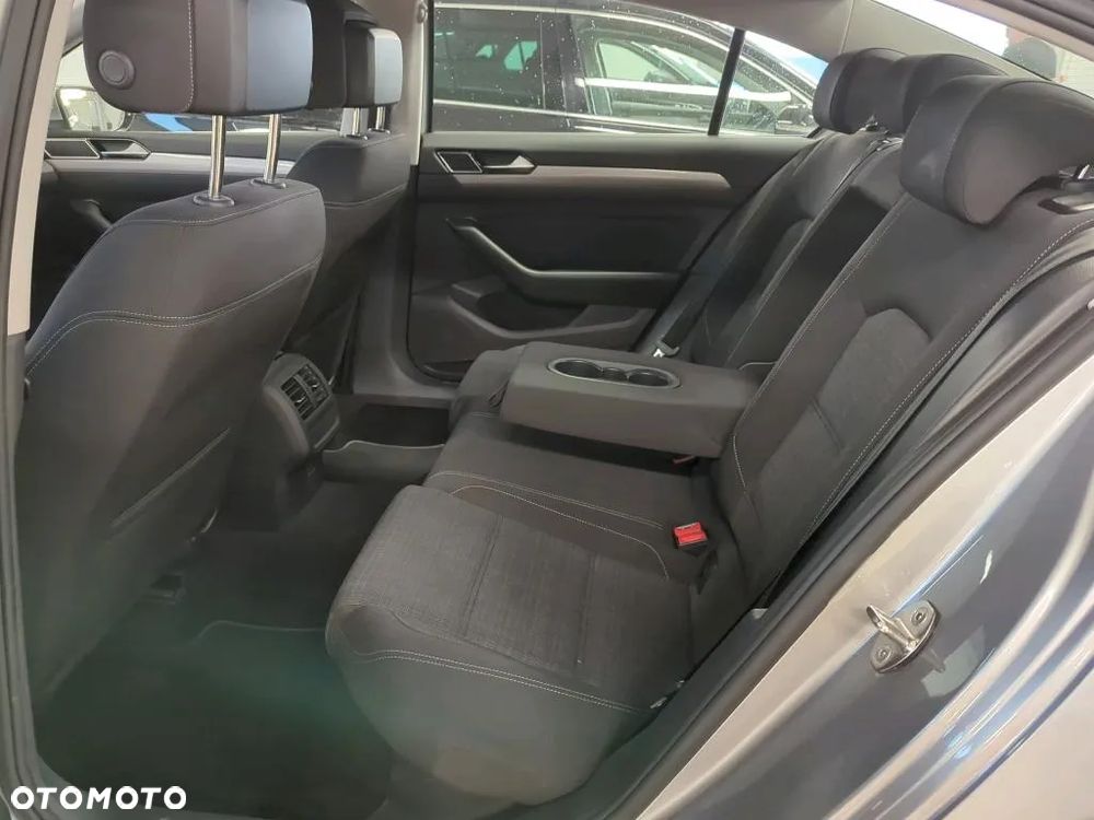 Volkswagen Passat 2.0 TDI Business DSG - 9