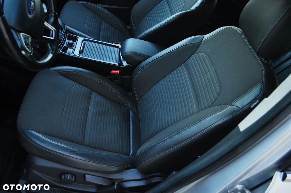 Ford Kuga 2.0 TDCi 4x4 Titanium - 27