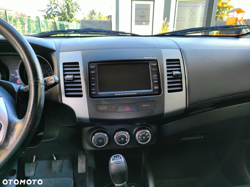 Mitsubishi Outlander - 8