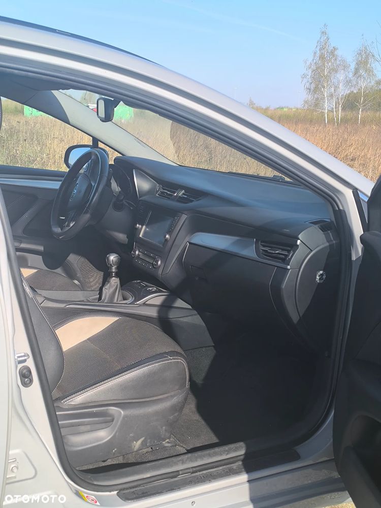 Toyota Avensis 1.8 Premium - 13