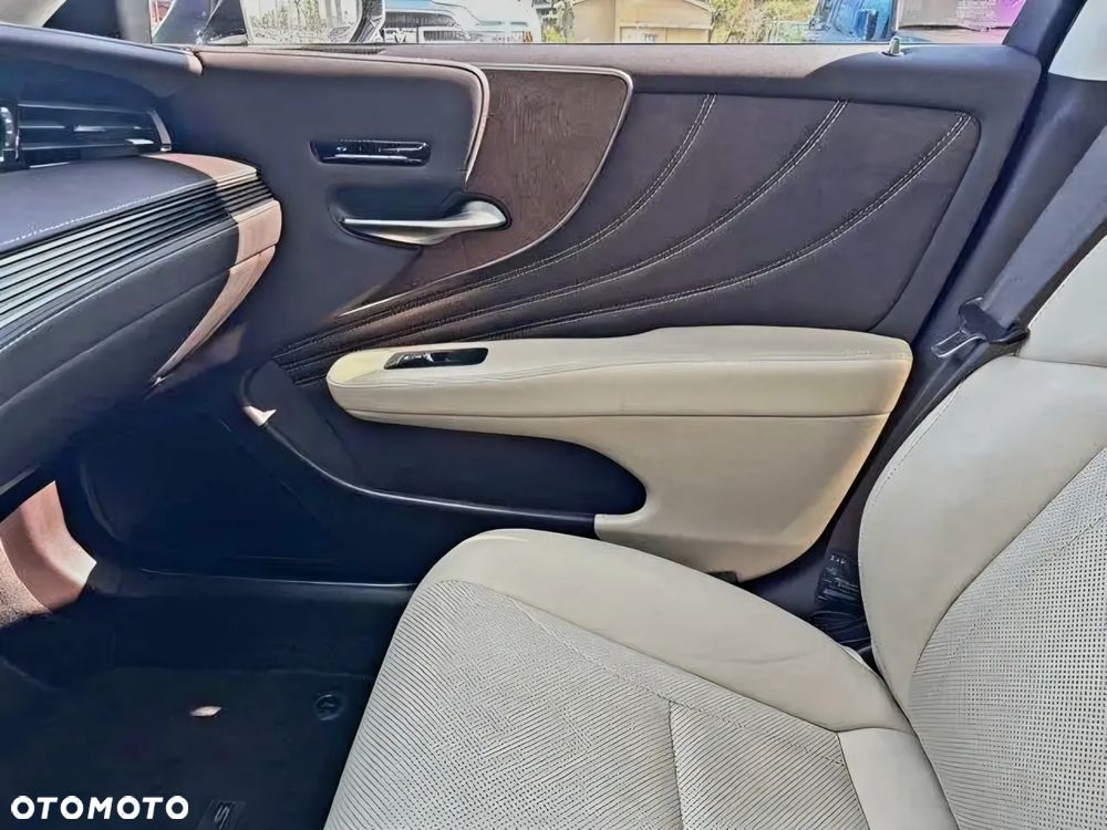 Lexus LS 500 Omotenashi AWD - 16