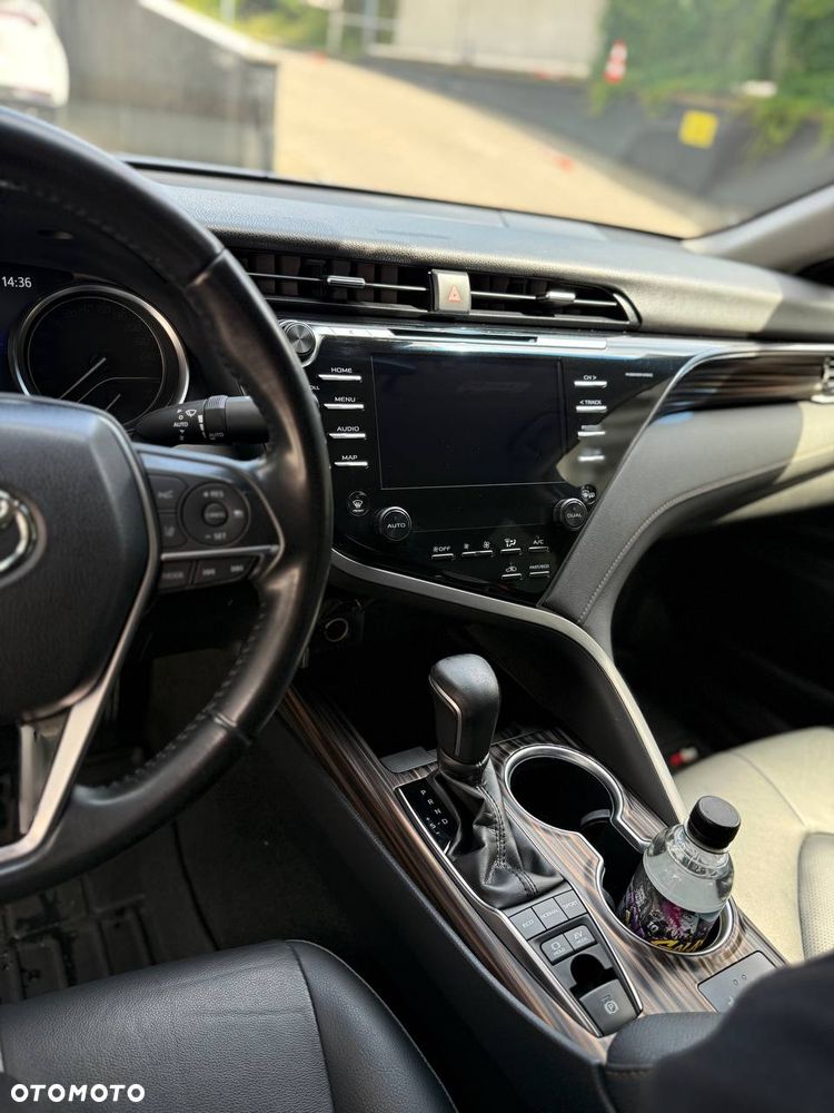 Toyota Camry Executive - 25