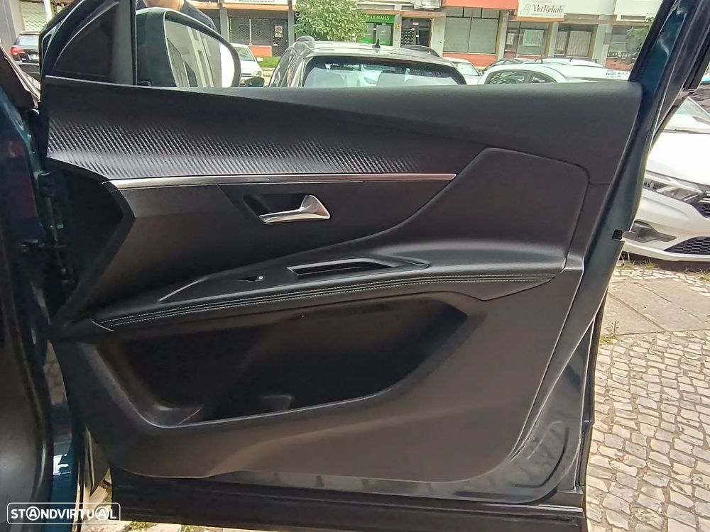 Peugeot 3008 PureTech 130 Stop & Start GPF Allure - 29