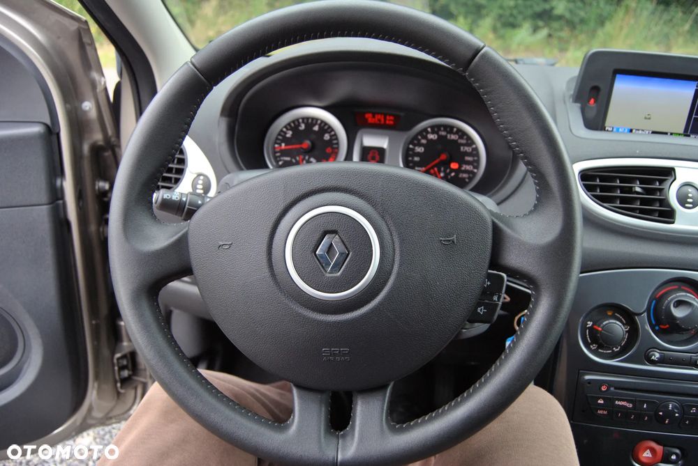 Renault Clio 1.2 16V Limited EU6 - 9