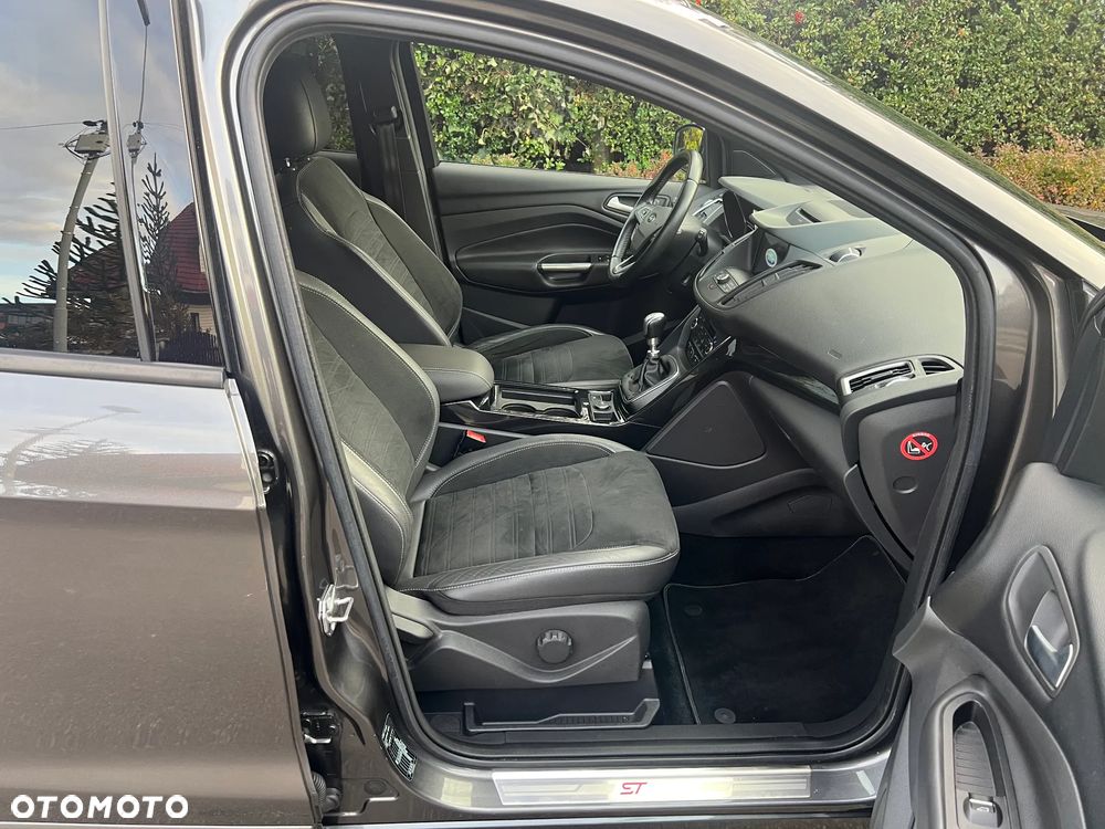 Ford Kuga 1.5 EcoBoost 2x4 ST-Line - 18