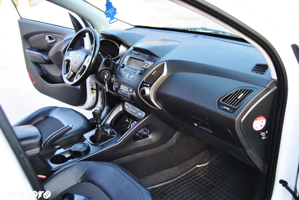 Hyundai ix35 1.6 2WD Fifa World Cup Edition - 6