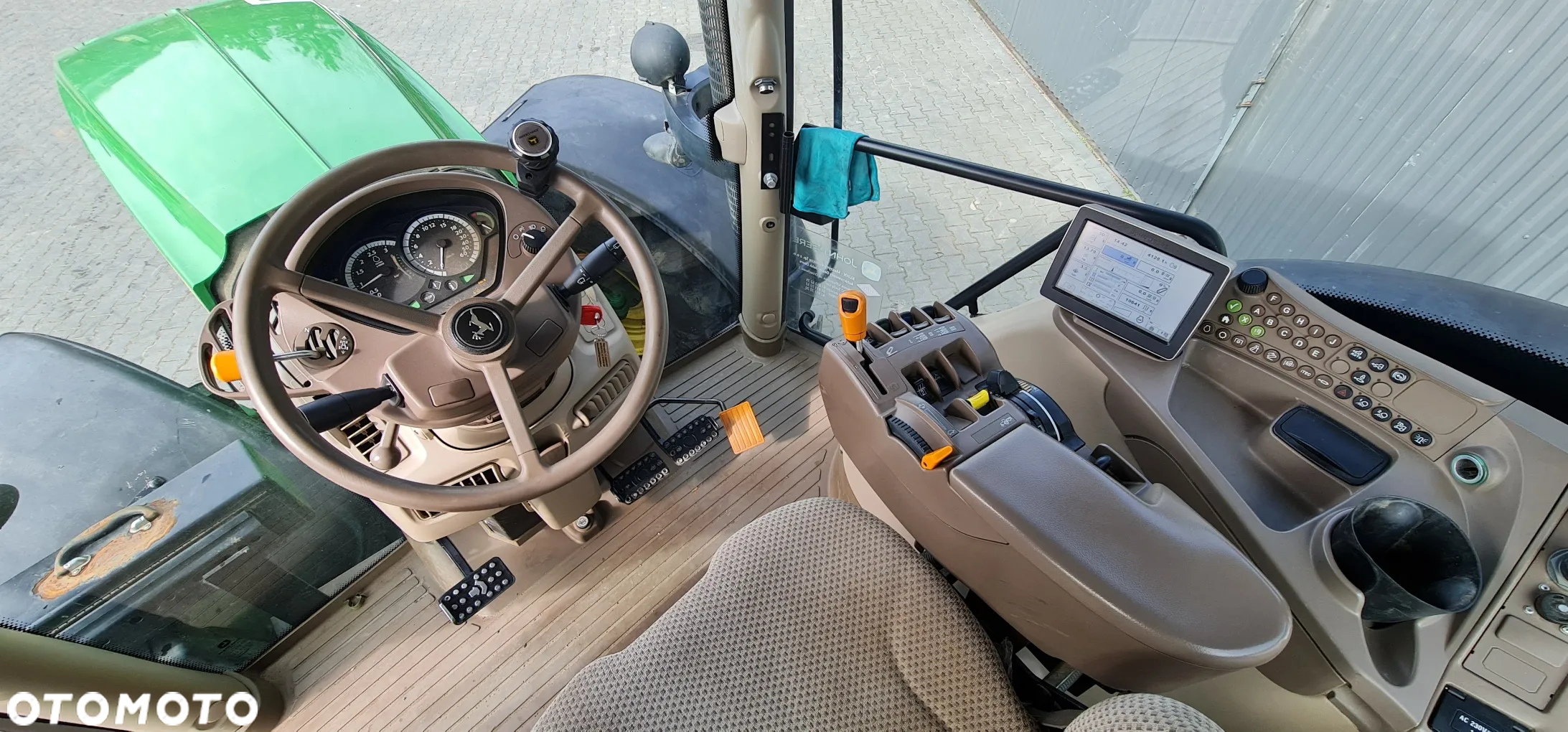 John Deere 6210 R - 10