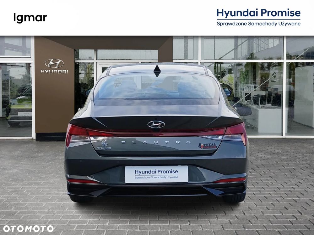Hyundai Elantra 1.6 Smart CVT - 4