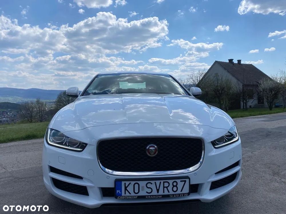 Jaguar XE 2.0 T Prestige - 11