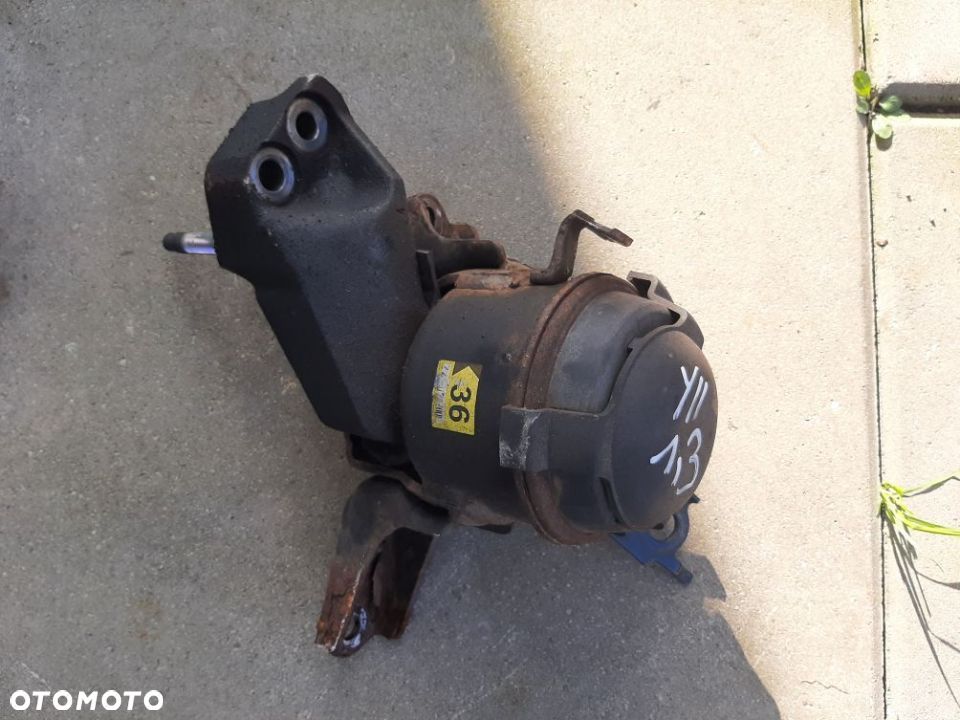 ŁAPA PODUSZKA SILNIKA TOYOTA YARIS II 1.3 2006-2008 - 1