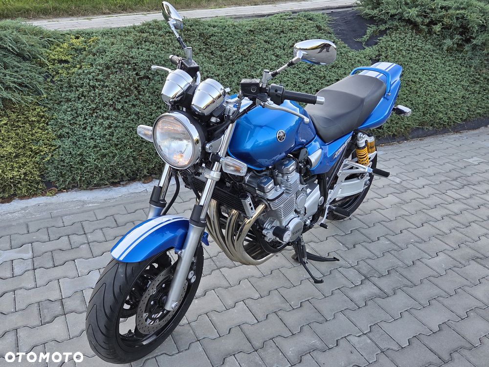 Yamaha XJR - 37