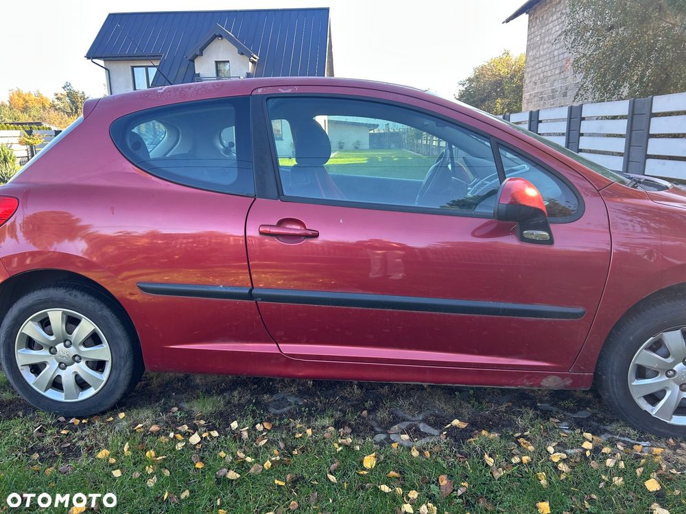 Peugeot 207 2006 photo 3