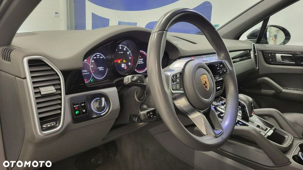 Porsche Cayenne - 12