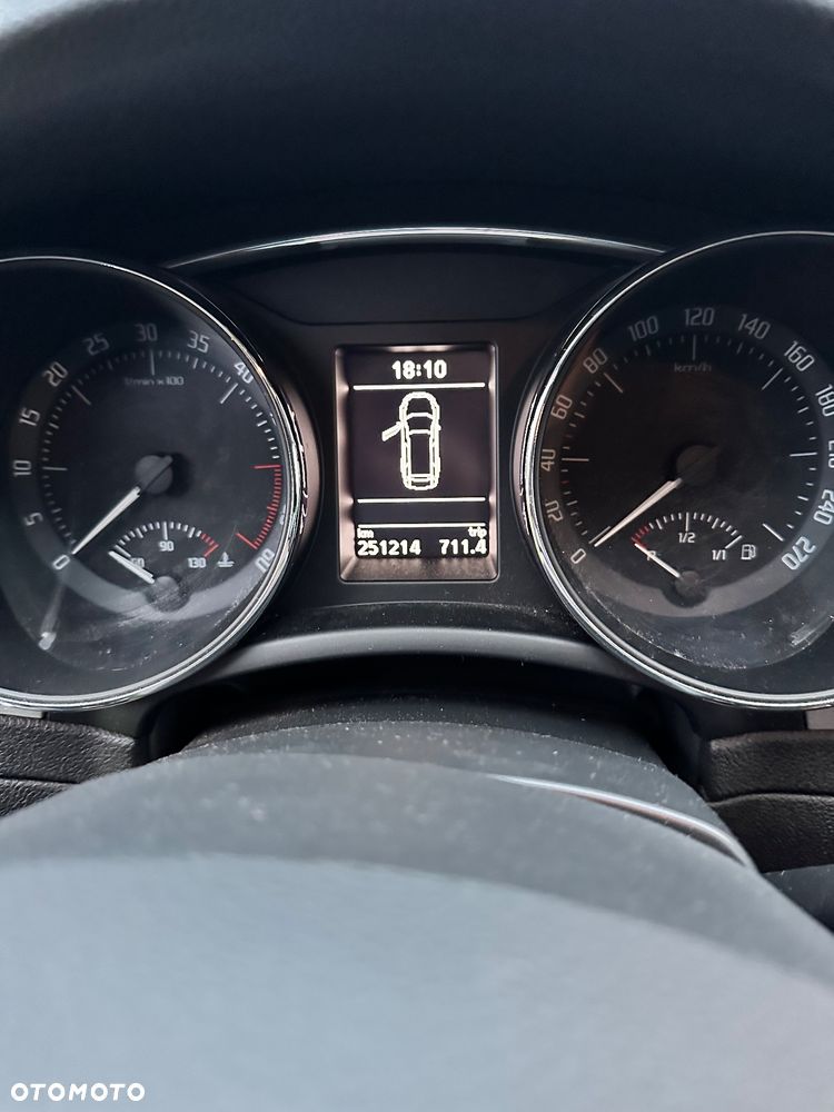 Skoda Superb 2.0 TDI Active DSG - 15