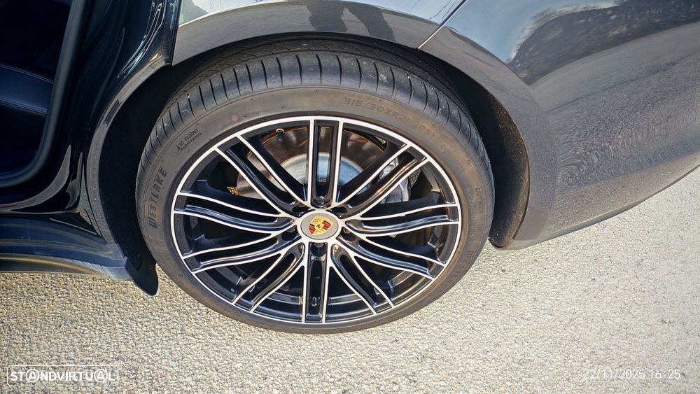 Porsche Panamera 4 E-Hybrid - 5