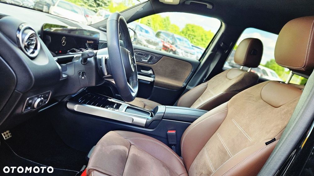 Mercedes-Benz GLB - 11