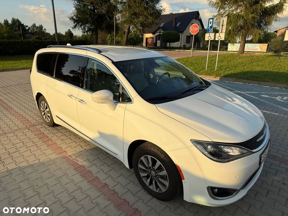 Chrysler Pacifica - 3