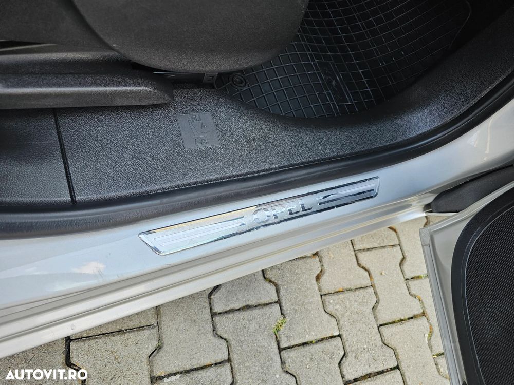 Opel Zafira Tourer 2.0 CDTI ECOFLEX Start/Stop Innovation - 27
