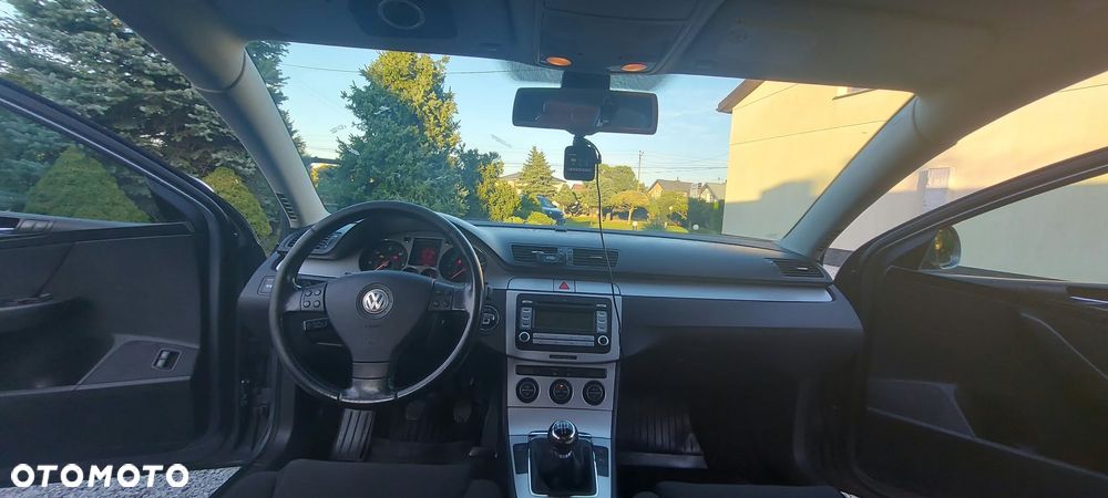 Volkswagen Passat - 4