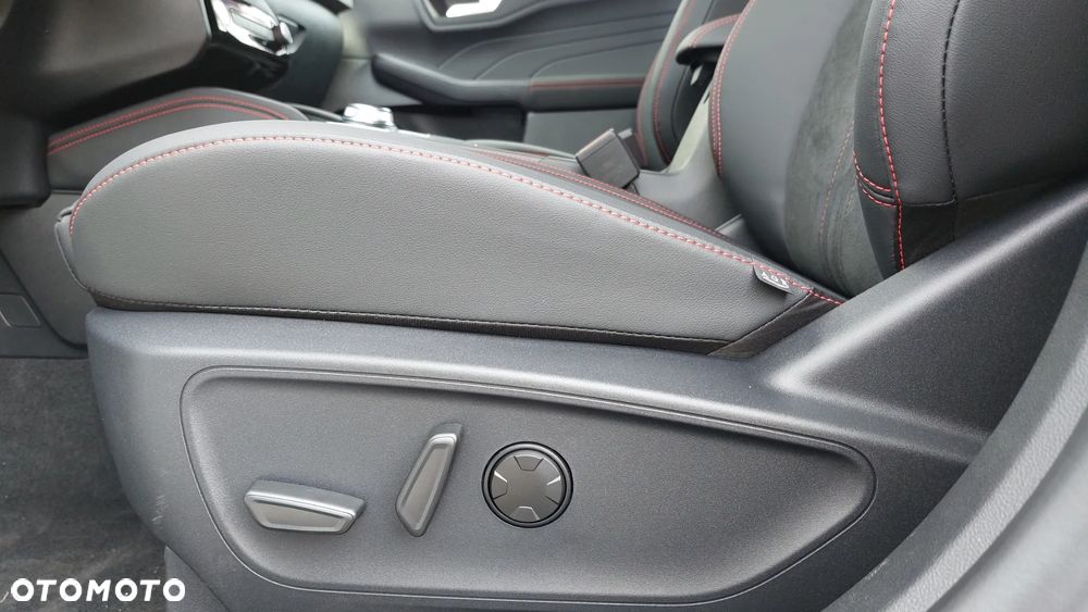 Ford Kuga 2.5 FHEV AWD ST-Line X eCVT - 23