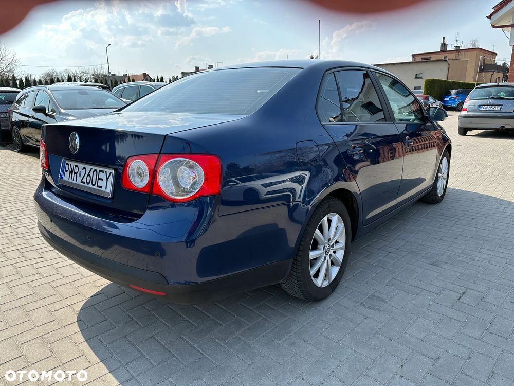 Volkswagen Jetta - 3