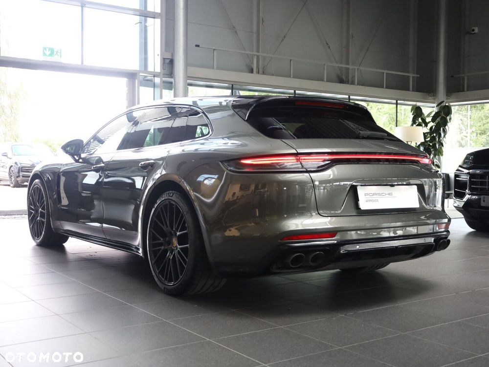 Porsche Panamera - 4
