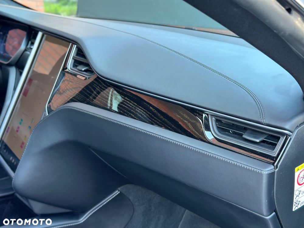 Tesla Model S - 21