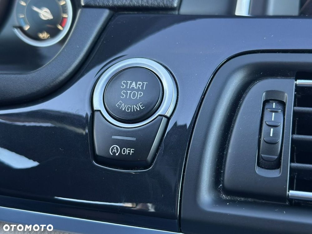 BMW Seria 5 528i xDrive - 22