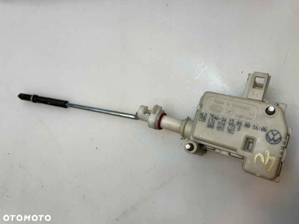 SIŁOWNIK KLAPKI WLEWU PALIWA VW PASSAT B5 3B0959782 - 1