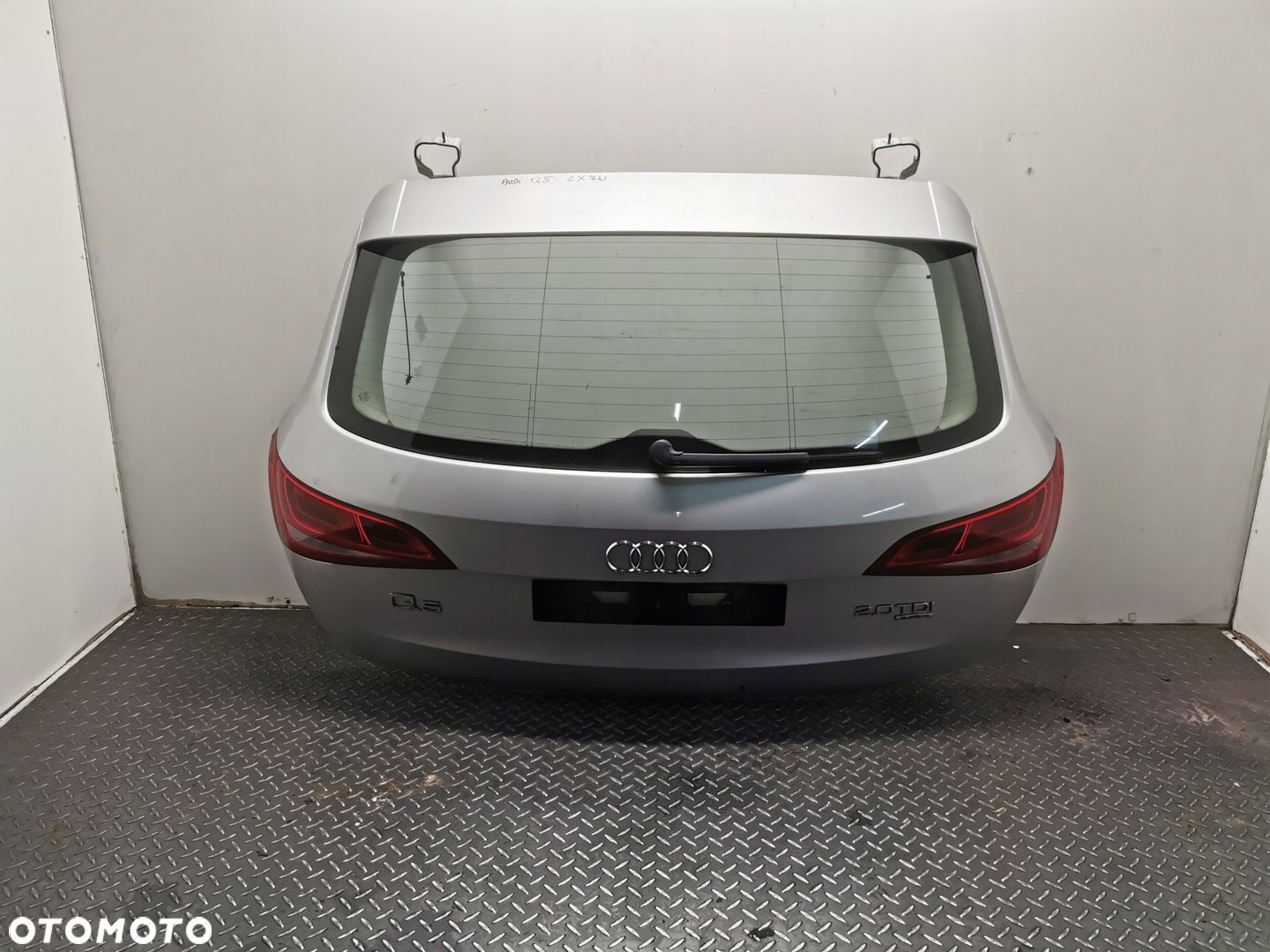 KLAPA BAGAŻNIKA TYŁ AUDI Q5 8R0 2008- LX7W - 1